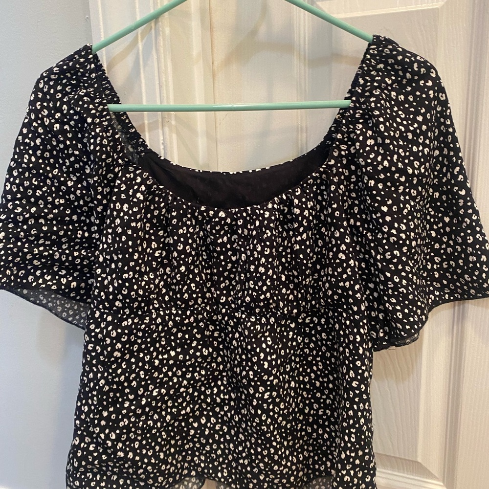 Urban Romantics Short Sleeve Top‎ NWOT